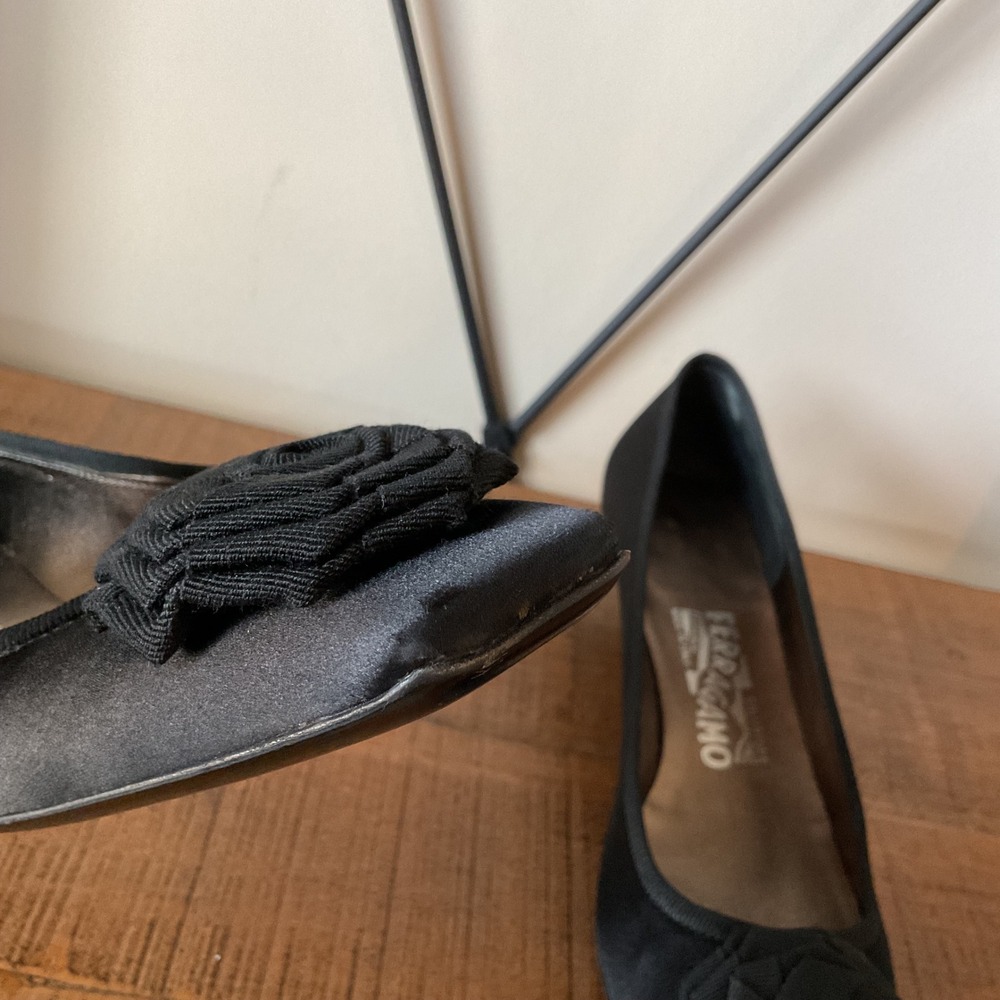 Salvatore Ferragamo Black Satin Rosette Square Toe Kitten Heels 7B Coquette VTG - Picture 5 of 16